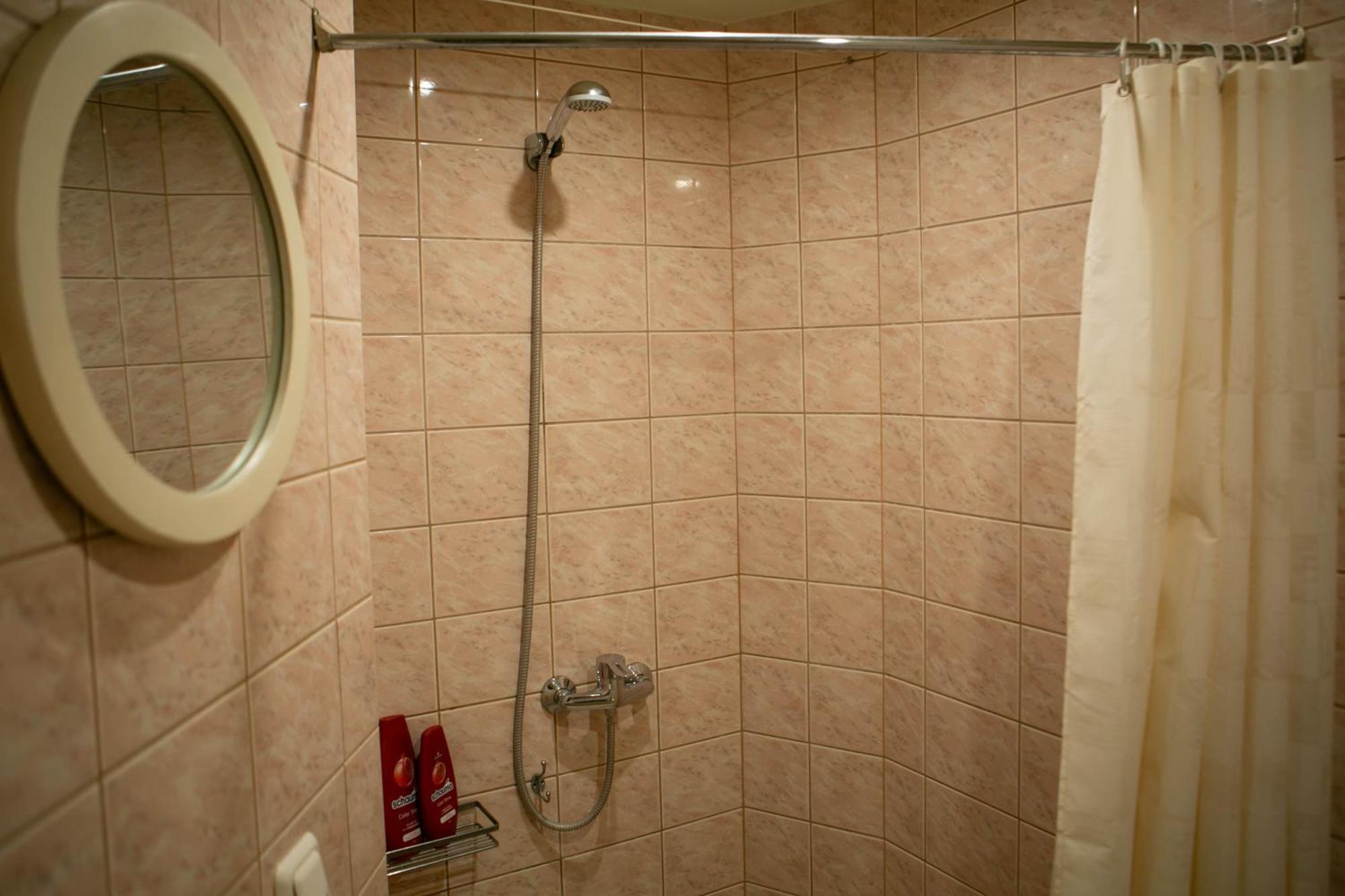 Center Of City Apartments, Bus Station 1Min, Airport 5 Min Tallinn Buitenkant foto