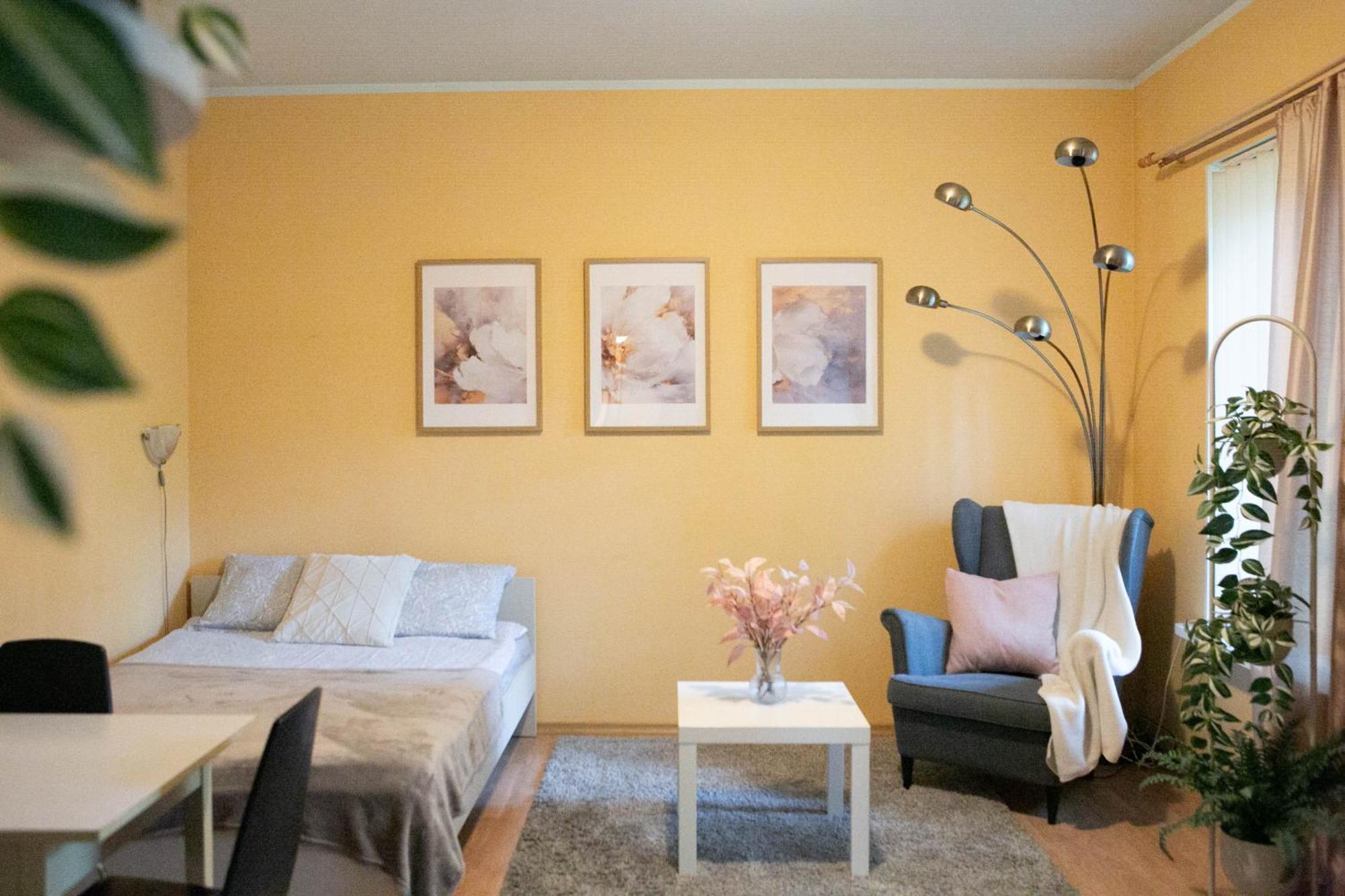 Center Of City Apartments, Bus Station 1Min, Airport 5 Min Tallinn Buitenkant foto